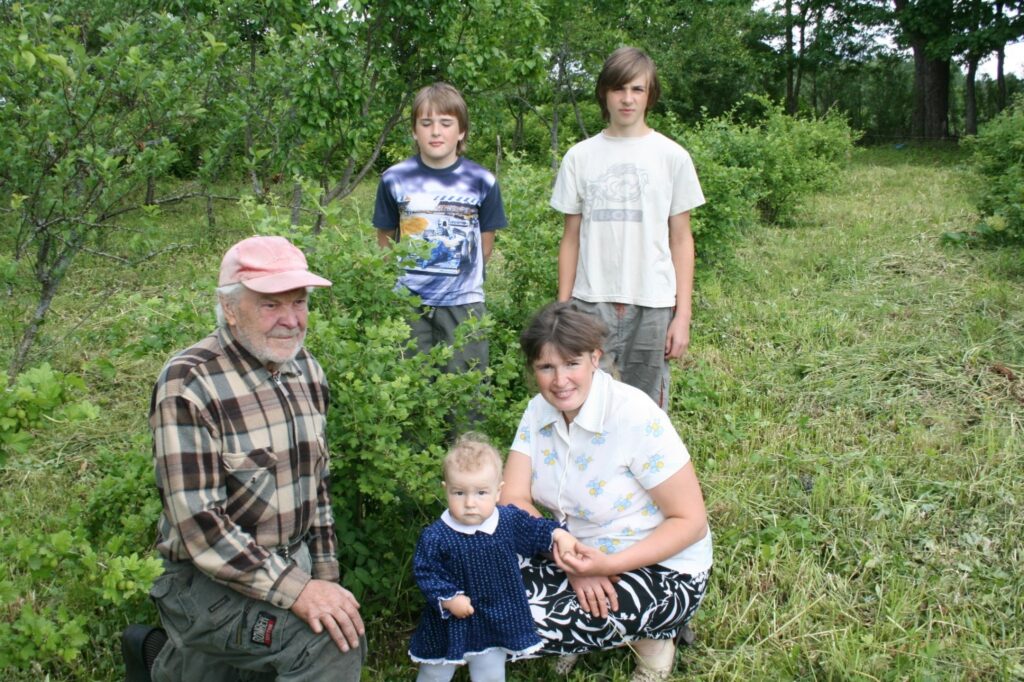 “Gorēnu” māju saimnieks Jānis Zutis un vedekla Vēsma ar dēliem
Autors: Aivars Zilbers