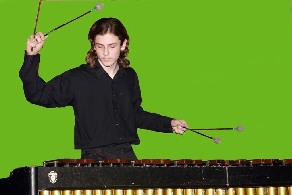 Guntars Freibergs pašlaik mācās pie pazīstamiem profesoriem Strasbūrā un reizi pa reizei sniedz kādu koncertu un piedalās konkursā.
Autors: Aldis Dubļāns