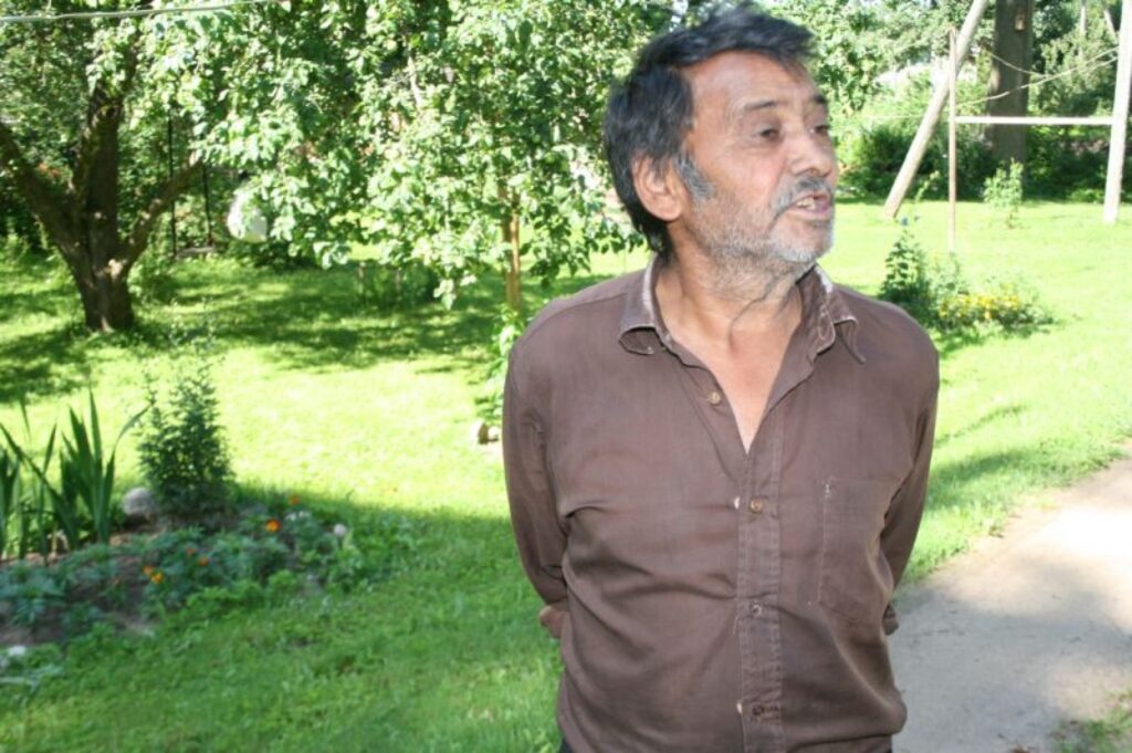 Par čigānu paradumiem visvairāk zina pastāstīt viens no vecākajiem čigāniem pagastā Haralds Mitrovskis.
Autors: Aivars Zilbers