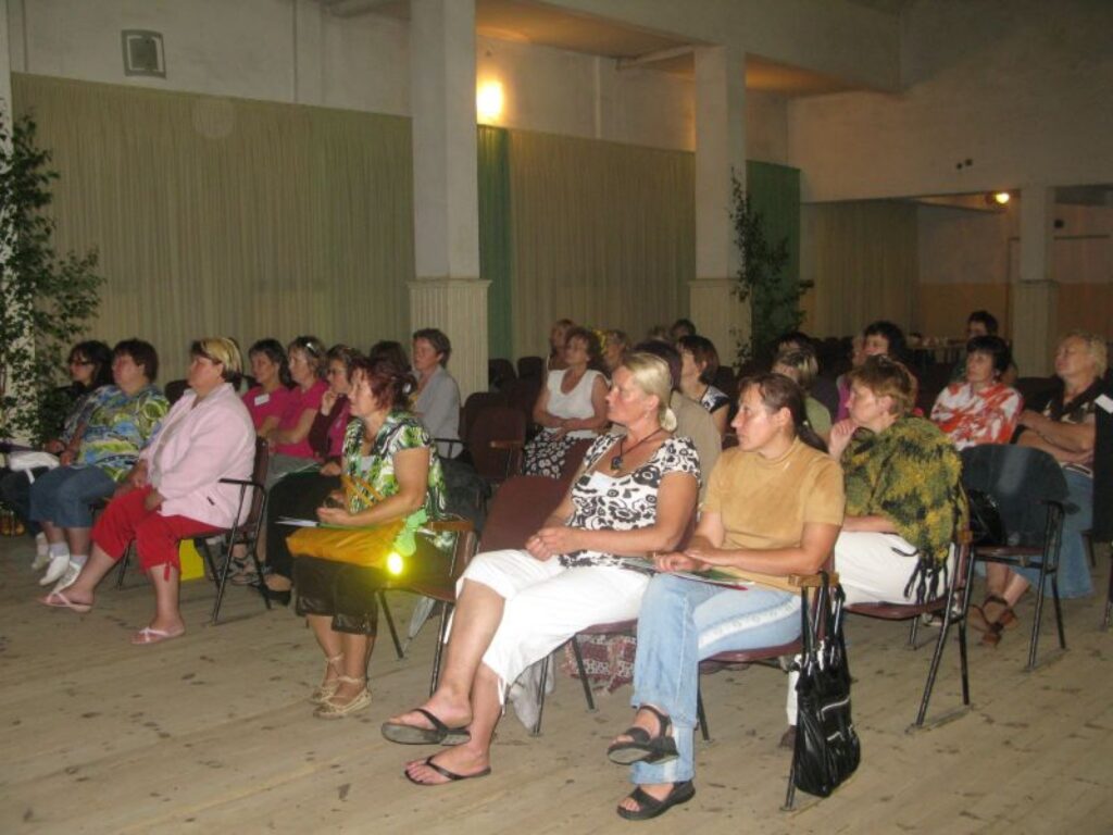 Labās pieredzes skola šogad notika Strenčos. Dalībniecēm bija iespēja dzirdēt dažādas noderīgas lekcijas, tostarp - par mikrokredītu
Autors: Baiba Šķērīte