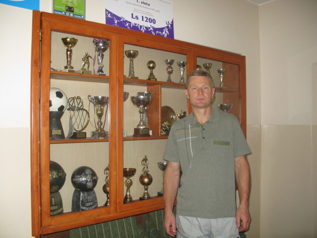 Sporta skola Smiltenē pastāv septiņus gadus. Šajā laikā skolas audzēkņi ieguvuši neskaitāmus apbalvojums. Sporta skolas direktors Ivars Joksts norāda, ka šeit redzama niecīga daļa no visiem iegūtajiem apbalvojumiem
Autors: Baiba Šķērīte