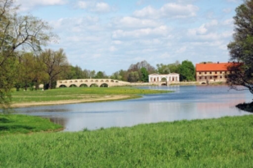 Eiropā vienīgais piecu arku tilts, celts 1821. gadā pēc romiešu tiltu celtniecības paraugiem.