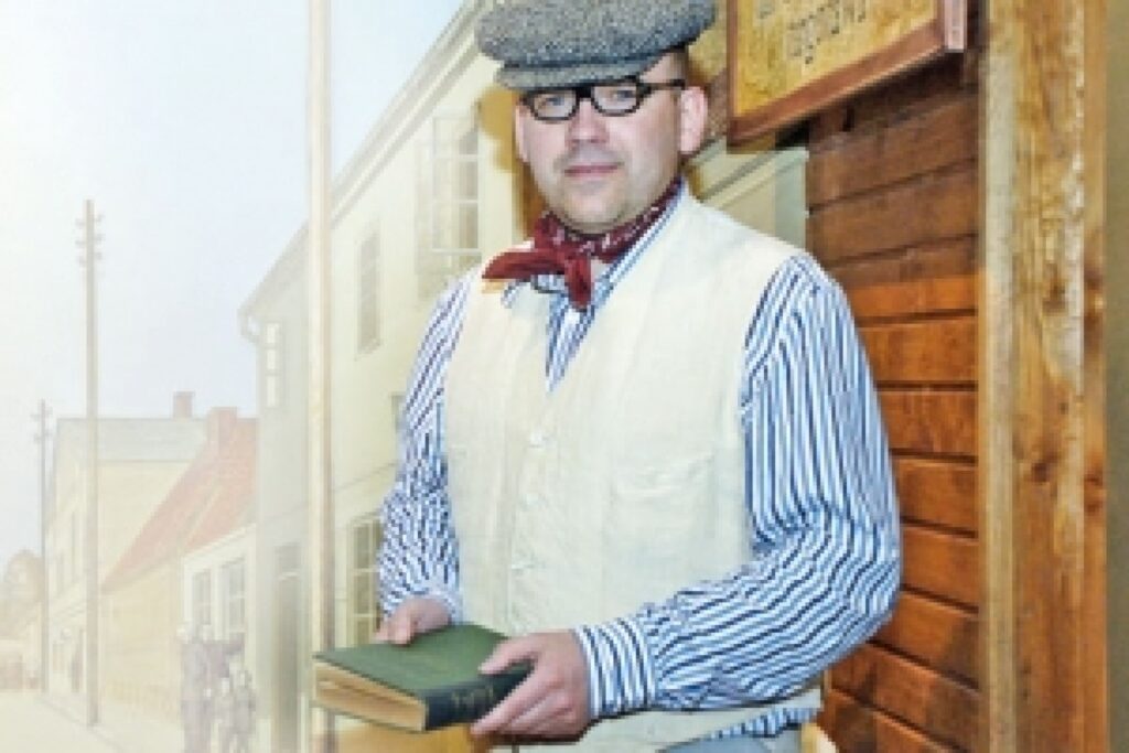 Rīgas Tehniskās universitātes pasniedzējs Aigars Urtāns ir ne vien grāmatu lasītājs, bet arī vēsturiskas literatūras autors