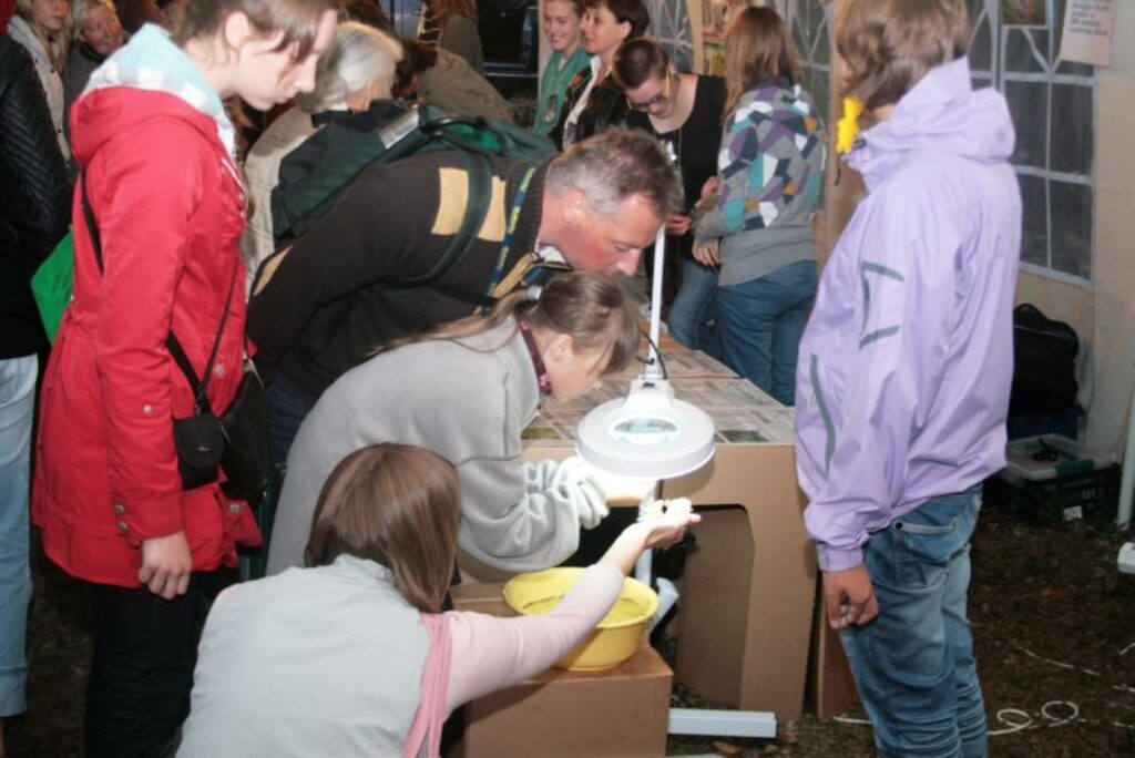Dabas koncertzāles šā gada pirmais pasākums, un tajā atkal zinātnieki un mūziķi izstāstīja, izrādīja un izdziedāja kopīgu stāstu par tādu dabas brīnumu kā ķērpji.
Autors: Aldis Dubļāns