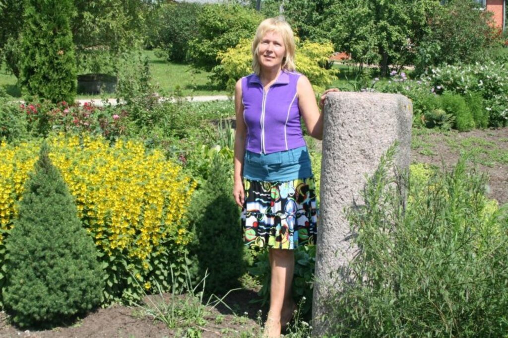 Arta Šomase atzīst, ka akmens rullis dārzā it kā uzsver darba nozīmi.
Autors: Aivars Zilbers