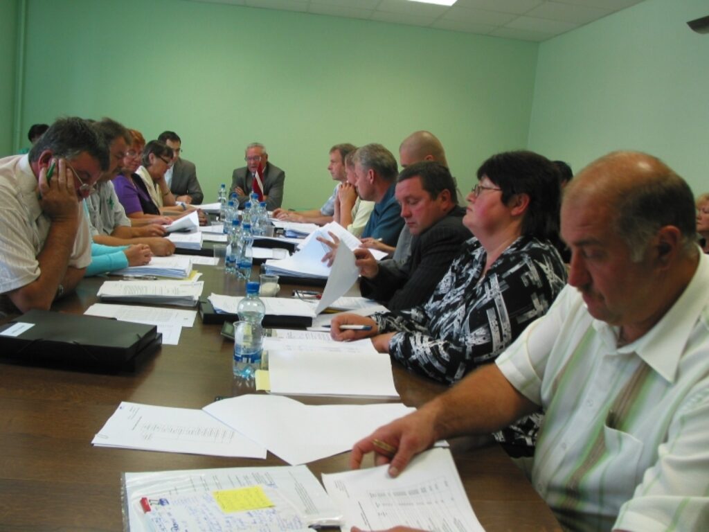 Apvienojot bijušo Valkas domi un rajona padomi, jaunajā novada domes struktūrā 15 cilvēki nākuši klāt, bet 30 atbrīvoti. 
Autors: Aldis Dubļāns