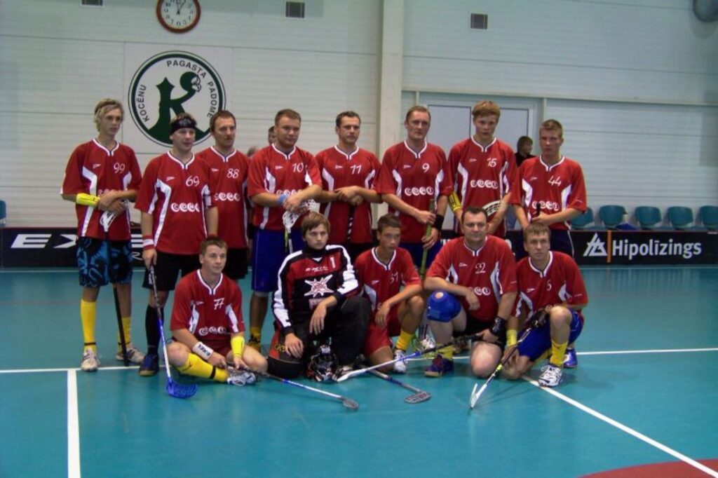 Aizvadītajās brīvdienās florbola komanda “Čomi” no Valkas piedalījās sacensībās Kocēnos. 
Autors: No personīgā arhīva