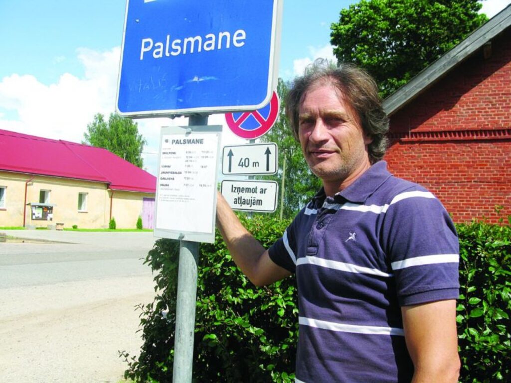 Vasarā reti sanāk pabūt savās mājās Palsmanē, jo  jākāpj autobusā un atkal jādodas ceļojumā. Arī šodien Ilmārs ar kārtējo tūristu grupu ir Polijā.
Autors: Sandra Pētersone