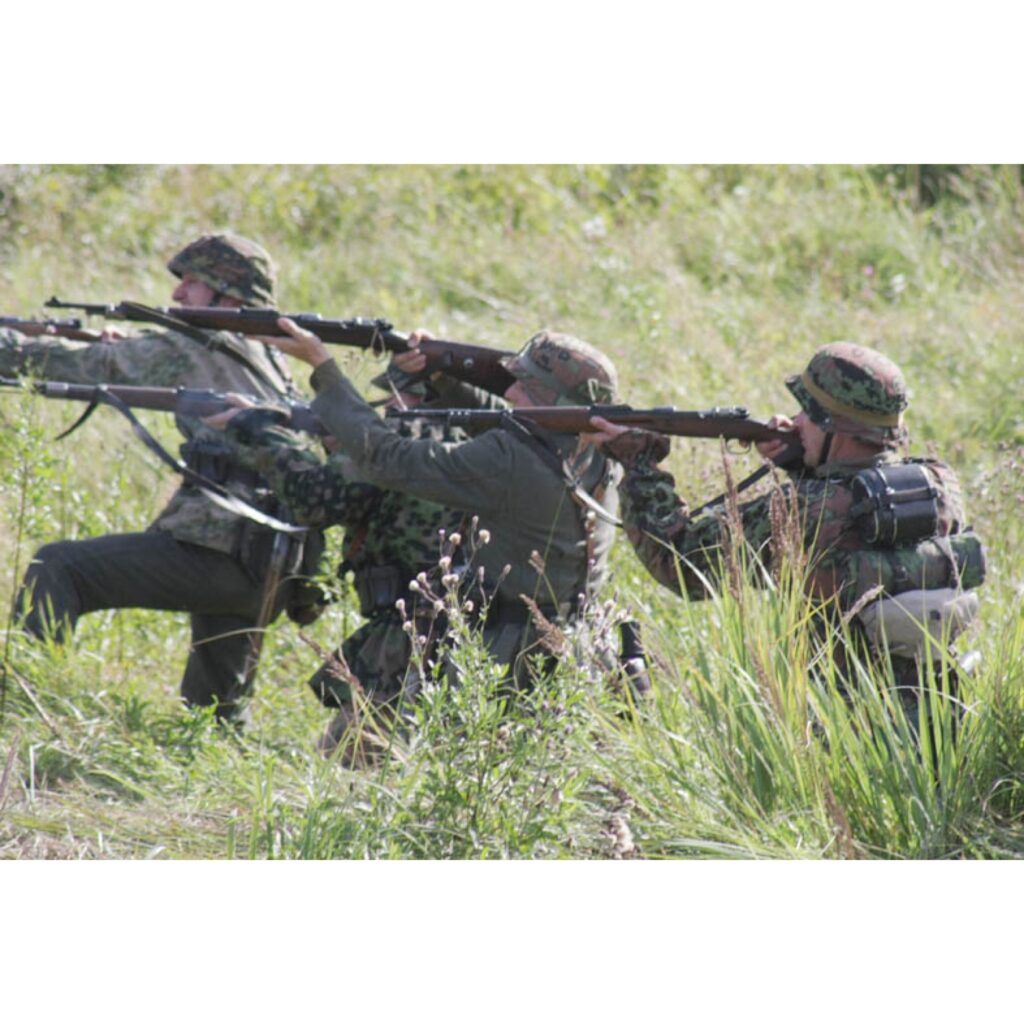 Piektdien un sestdien Valgā bija unikāls pasākums – I Starptautiskās kara vēstures dienas. To ietvaros notika vēstures tematiskā konference, pilsētas militārā ekskursija, kara inventāra un citu senlaicīgu priekšmetu gadatirgus, kara mašīnu...
Autors: Aldis Dubļāns