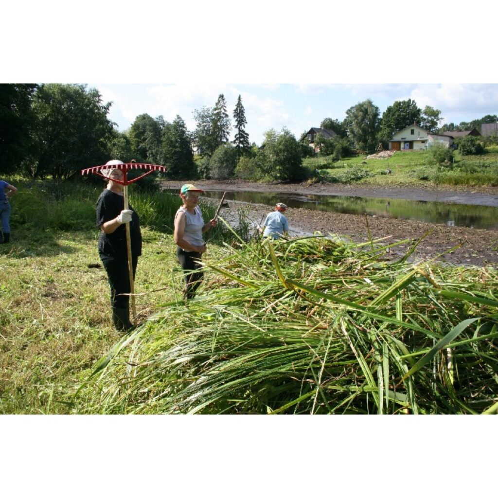 Šodien Valkā pie Sēlijas ielas tilta notiek tradicionālā Hipotēkas bankas Valkas filiāles sadarbībā ar Valkas novada domi rīkotā pilsētas sakopšanas talka “Mēs paši”. To atbalstīja vairāk nekā 100 talcinieki, kuri nenobijās no upes...
Autors: Inga Karpova