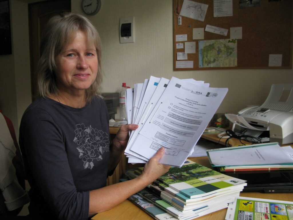 Biedrības “Lauku partnerība Ziemeļgauja” koordinatore Rūta Zepa  drīzumā sola bukletu, kurā interesenti sīkāk varēs uzzināt par iespēju pretendēt uz Eiropas naudu.
Autors: Sandra Pētersone