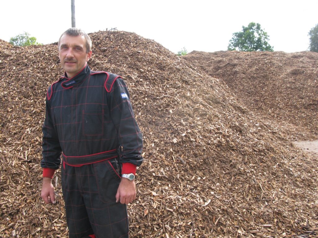  “Kurināmais sagādāts ilgam laikam,” atzīst Strenču pilsētas katlumājas jaunais darbinieks, operators Normunds Āboliņš.
Autors: Sandra Pētersone