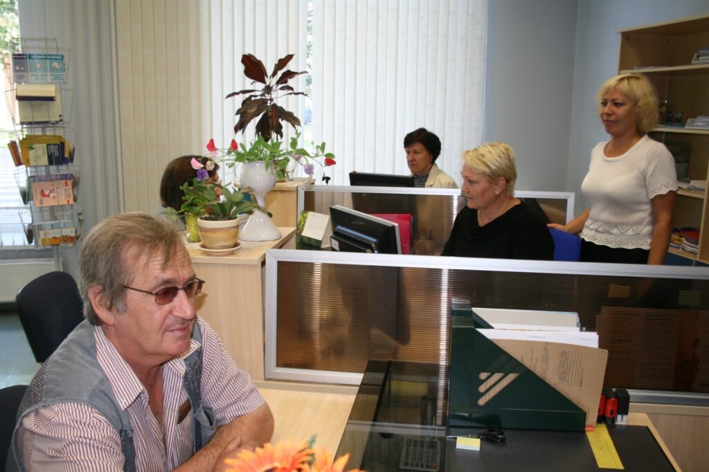 Sociālās apdrošināšanas centrā Valkā darbinieku kļuvis mazāk, bet darba apjoms palicis iepriekšējais.
Autors: Aivars Zilbers