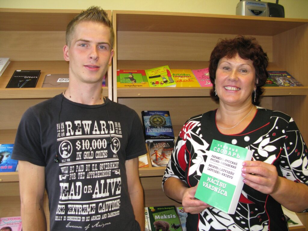 Skolotājas  Ārijas Veitmanes pamudināts, Smiltenes ģimnāzijas skolnieks Pēteris Ķīķeris   nokļuva starptautiskā krievu valodas nometnē Krievijā un ieguva motivāciju vēl vairāk mācīties šo svešvalodu. 
Autors: Sandra Pētersone