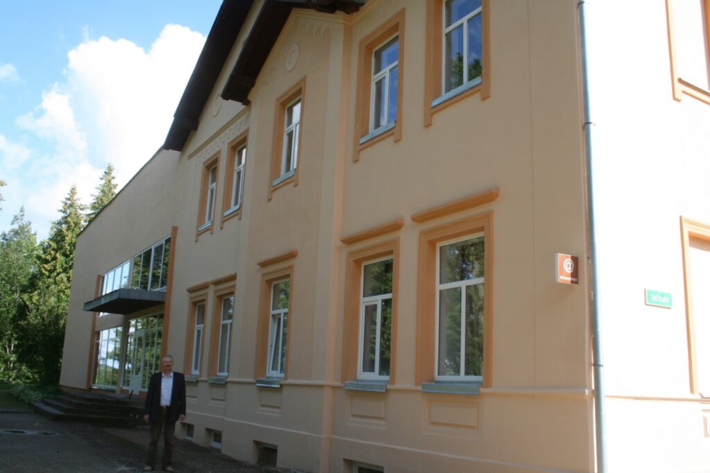 Ērģemes pagasta pārvaldnieks Jānis Krams uzskata, ka sabiedrisko dzīvi laukos veicina labs tautas nams un skola. Pēc viņa domām, tagad atjaunoto kultūras iestādi ievēros un apmeklēs vēl vairāk ciemata iedzīvotāju. 
Autors: Aivars Zilbers