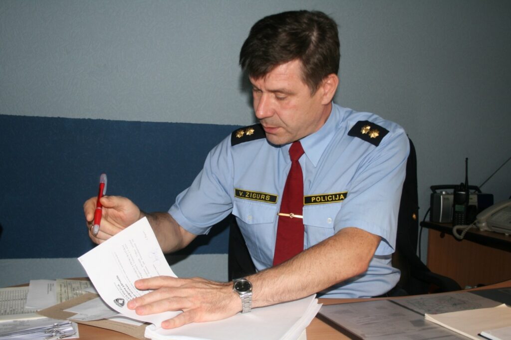 Vidzemes reģiona Valkas iecirkņa priekšnieks Vadims Žīgurs policijā strādā jau 17. gadu.
Autors: Inga Karpova