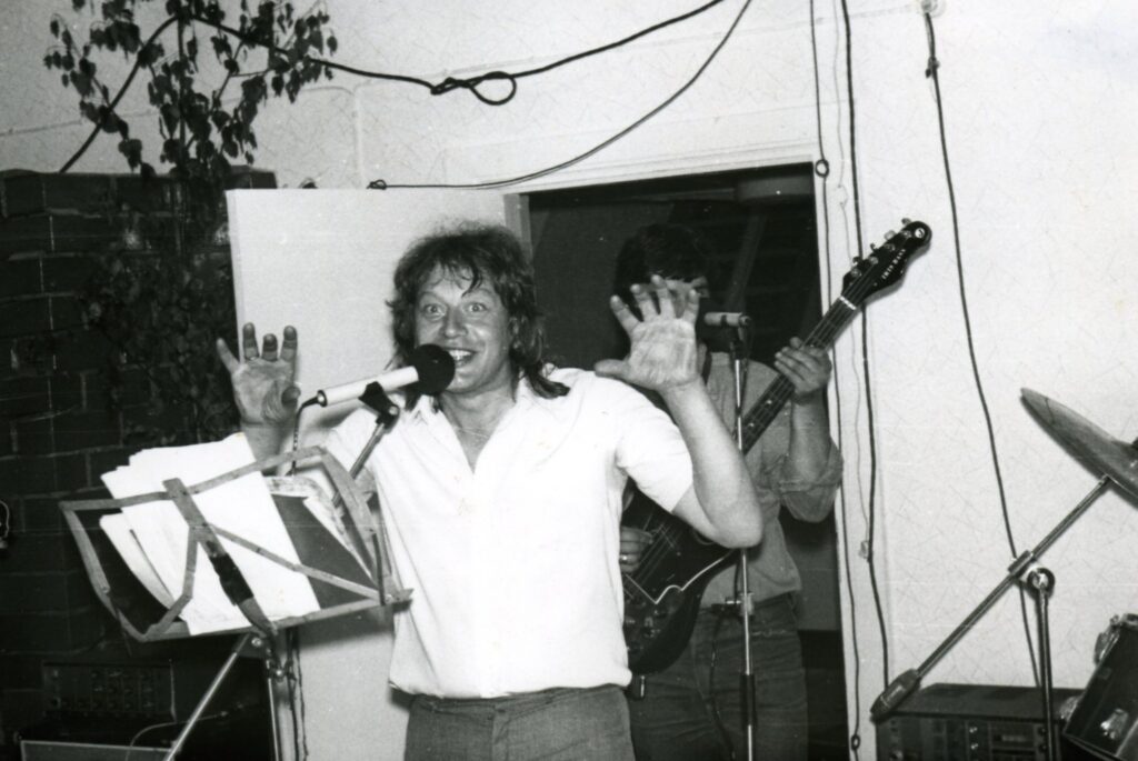  18 gadi no Viktora dzīves ir saistīti ar grupu “Palsa”. “Tas bija trauksmains periods: balle, kāzas, balle...”
Autors: No arhīva 