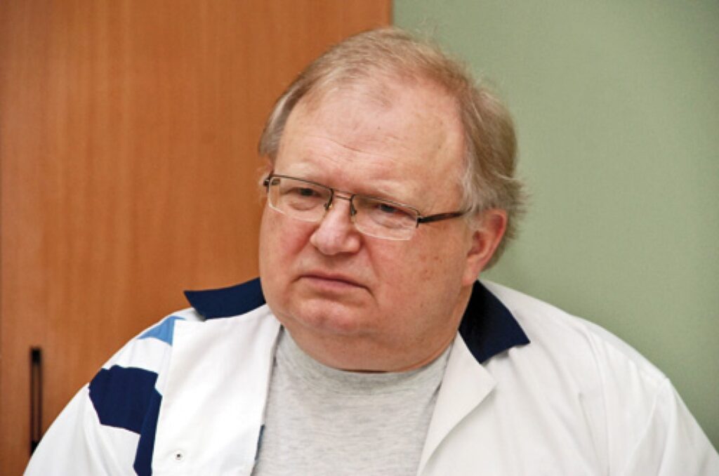 Ārsts Voldemārs Šīrs: «Ar punktu masāžu ir tāpat kā ar vingrošanu: ja reizi mēnesī vingro līdz spēku izsīkumam, labuma nebūs – drīzāk kaut ko sastieps vai kādu saiti pārraus. Labāk kaut vai dažas minūtes, bet katru dienu. Ja divdesmit dienu cītīgi darbojas, rezultāts būs!» 
Autors: 