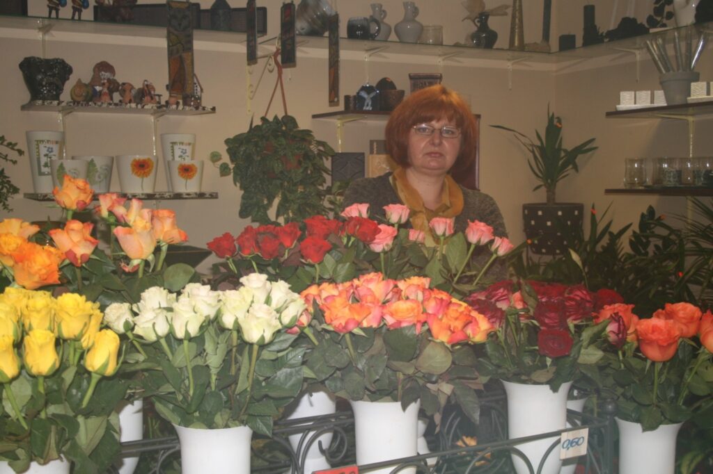 Veikala “Elston” pārdevēja Judīte Liepiņa ir pārliecināta, ka arī nākampavasar pie tirgotavas ziedēs puķes.
Autors: Inga Karpova