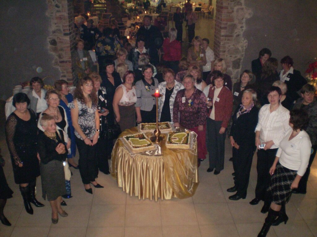  Baltijas valstu lauku sievietes piedalījās starptautiskā konferencē, kurā nobaudīja arī tortes, kuras rotātas ar Igaunijas, Latvijas un Lietuvas kontūrām
Autors: No personīgā arhīva