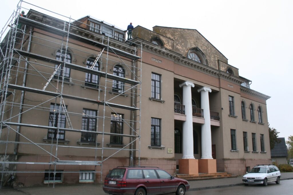 Valkas kultūras namā turpinās renovācijas darbi. Operas māksliniekus jaunas telpas gaidīs aprīlī. 
Autors: Aivars Zilbers