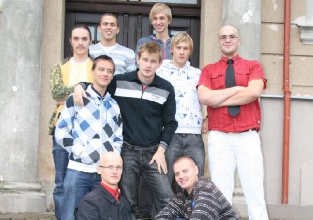 Valkas ģimnāzijas izlaiduma klase var priecāties – skolas turnīrā saglabāts vecāko prestižs un gūta pārliecinoša uzvara. 
Autors: Aldis Dubļāns