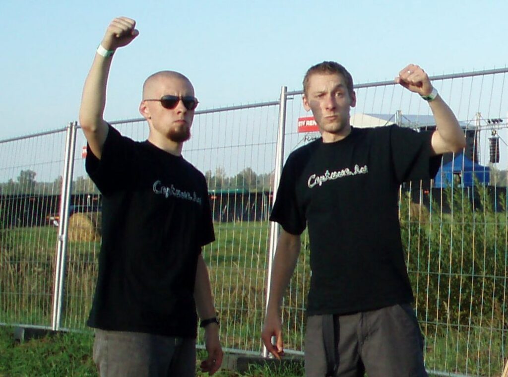 Rihards (no kreisās) kopā ar draugu Agri.
Autors: No personīgā arhīva