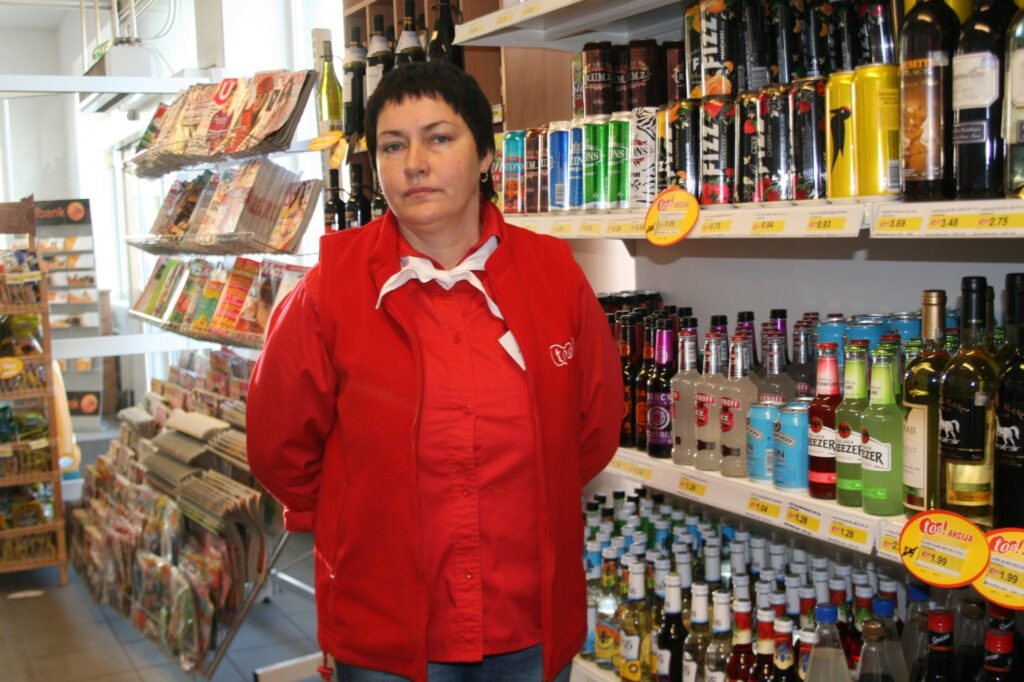 Veikala “Top” vadītāja Daiga Meļķe neatbalsta ierosinājumu atļaut veikaliem stundu ilgāk tirgot alkoholiskos dzērienus.
Autors: Inga Karpova