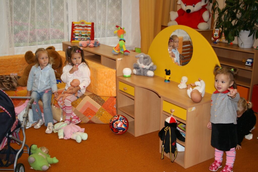 Pašiem mazākajiem bērnudārza audzēkņiem gan pilnīgi  vienalga, kāds statuss būs viņu iestādei, galvenais, lai varētu spēlēties kā līdz šim. 
Autors: Aivars Zilbers