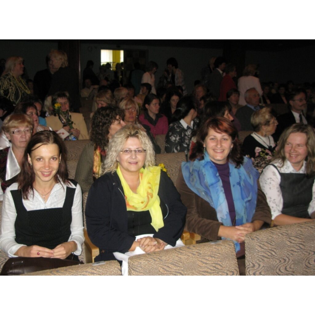 Smiltenes kultūras un sporta centrā Skolotāju dienu svinēja Smiltenes, Valkas un Strenču novada pedagogi.
Autors: Sandra Pētersone