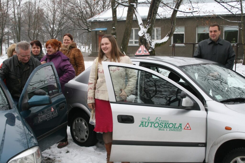 Valkas autoskolas SIA “Ar Bruno” instruktori un kursanti atzīst, ka jaunie eksāmenu noteikumi mazinās kursantu stresu. 
Autors: Aivars Zilbers