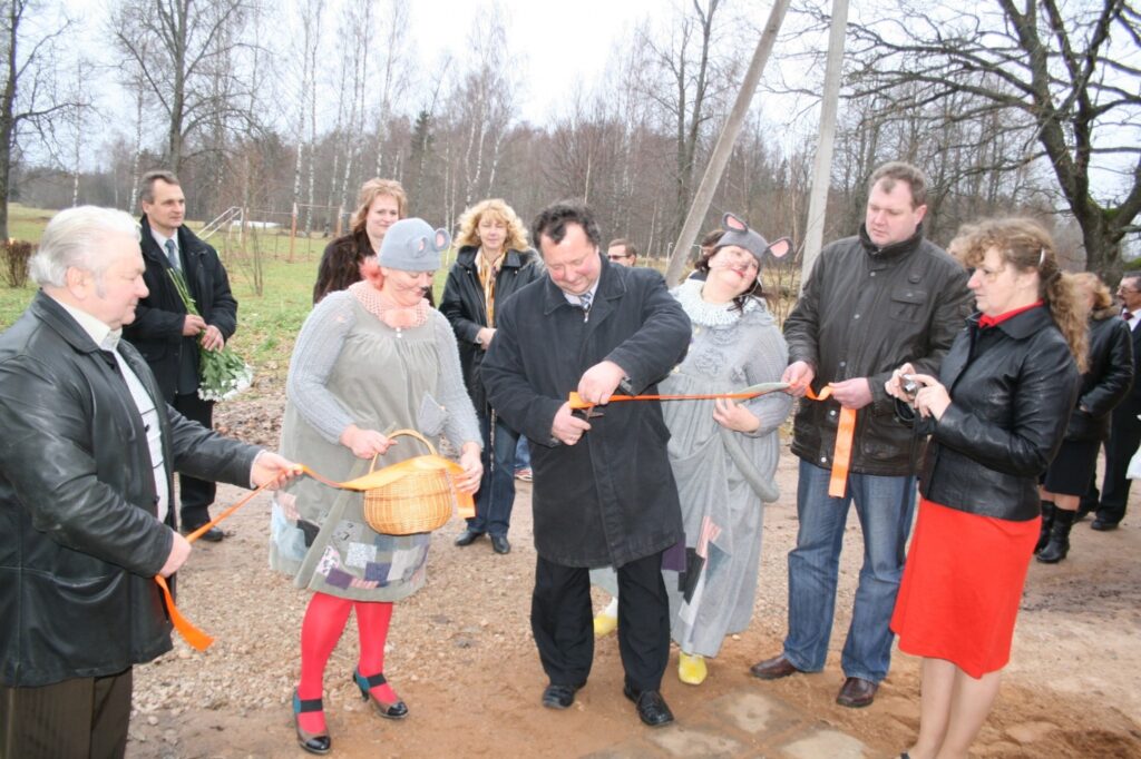 Pārvaldes telpu atklāšanas lenti kopā ar Saeimas un lauku žurku
Autors: Aivars Zilbers