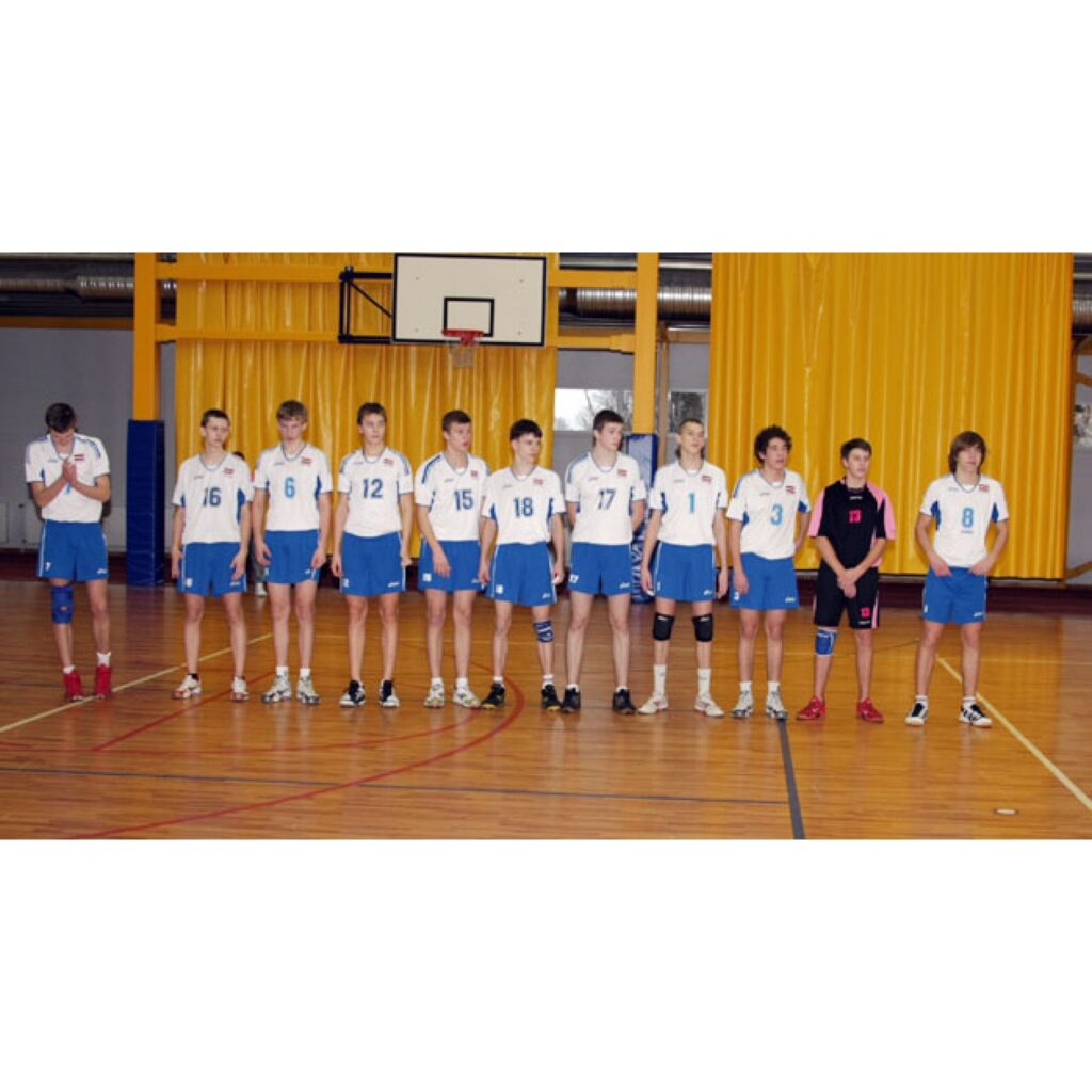 Pāveļa Seļivanova kausa izcīņas volejbolā spēle starp Latvijas izlasi un otru Latvijas komandu - Lāse/Juniors .  
Autors: Aldis Dubļāns