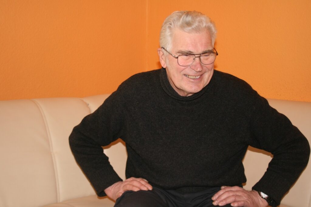 Pensionārs Juris Lācis ir pārliecināts, ka gados vecāki pieredzējuši speciālisti vēl daudz spēj dot valsts attīstībā
Autors: Aivars Zilbers