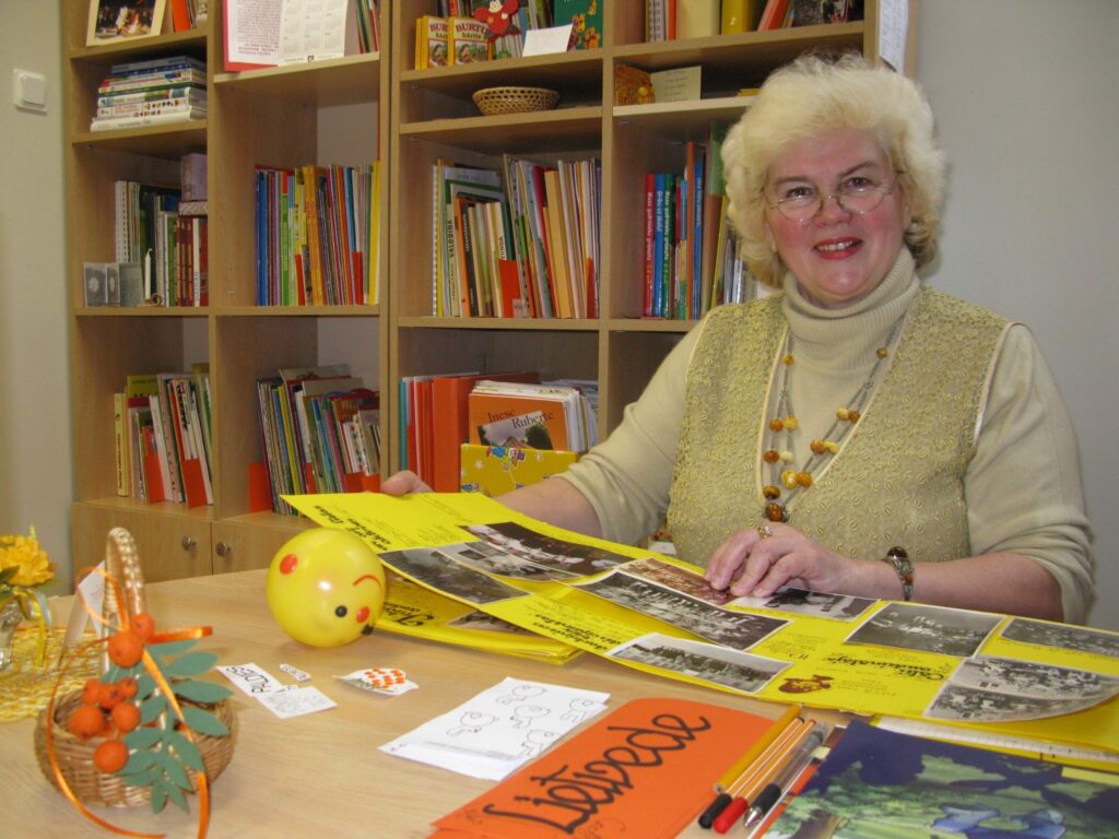 Pēdējos 35 gadus Rasma Petrova savu dzīvi saista ar pedagoģiju. Pret savu darbu smilteniete izturas ar lielu atbildību un mīlestību. Viņa saka: “Tas man ir vairāk kā darbs, tā ir misija.”
Autors: Santa Sinka