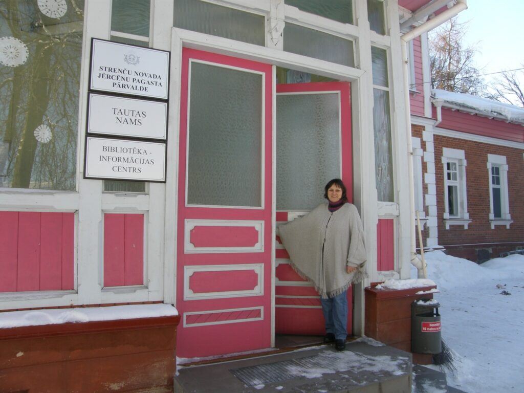 Jērcēnmuižas gide Ilvija Ķimse kā labākā stāstniece muižas vēsturi ir izstāstījusi jau vairākiem simtiem ekskursantu.
Autors: Aivars Zilbers