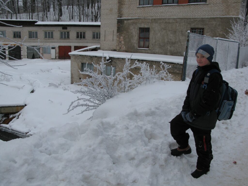 10 gadus vecais Niks Kristiāns Sekalis zina, ka šī vieta mājupceļā no skolas ir bīstama.  Viņu par to brīdināja vecāki.
Autors: Sandra Pētersone