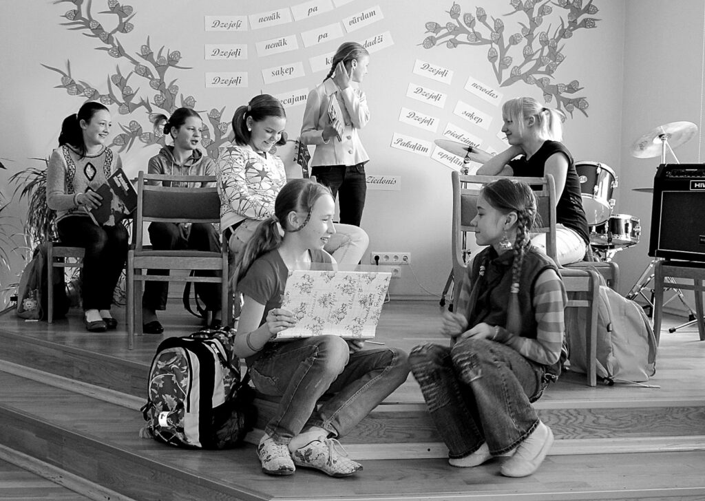 Mīļu un asprātīgu ludziņu konkursa ievadam spēlēja “Mices” teātra pulciņš. 
Autors: Aldis Dubļāns