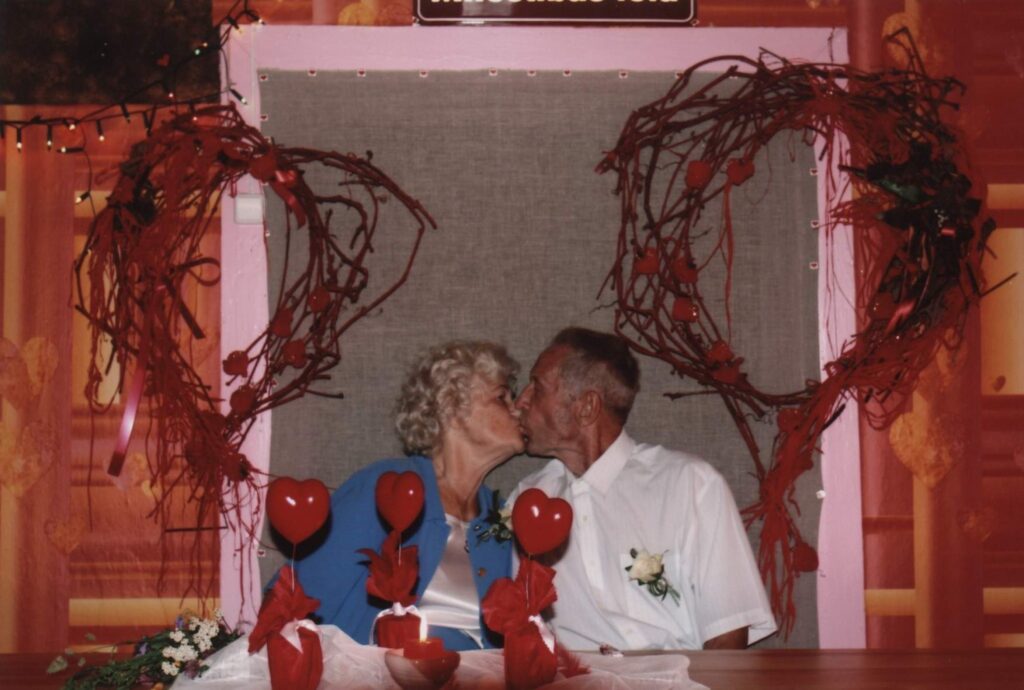 Gluži kā jaunībā, arī tagad viņus vieno mīlestība un saticība.
Autors: No personīgā arhīva