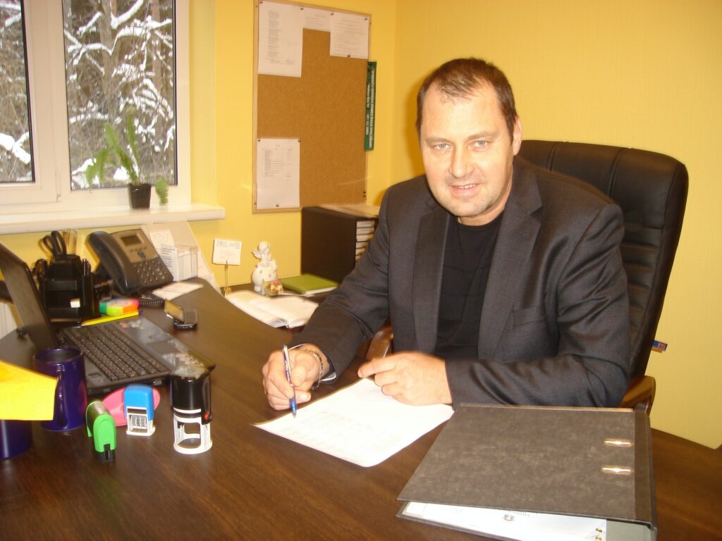 “Budžets ir sastādīts tā, lai novadā pašvaldības iestādes varētu tikai eksistēt un izdzīvot, pildot savas funkcijas. Faktiski šogad ir pieņemts sociālais budžets,” uz sociālās aizsardzības jomas prioritāti norāda Strenču novada domes priekšsēdētājs Jānis Pētersons.
Autors: Sandra Pētersone