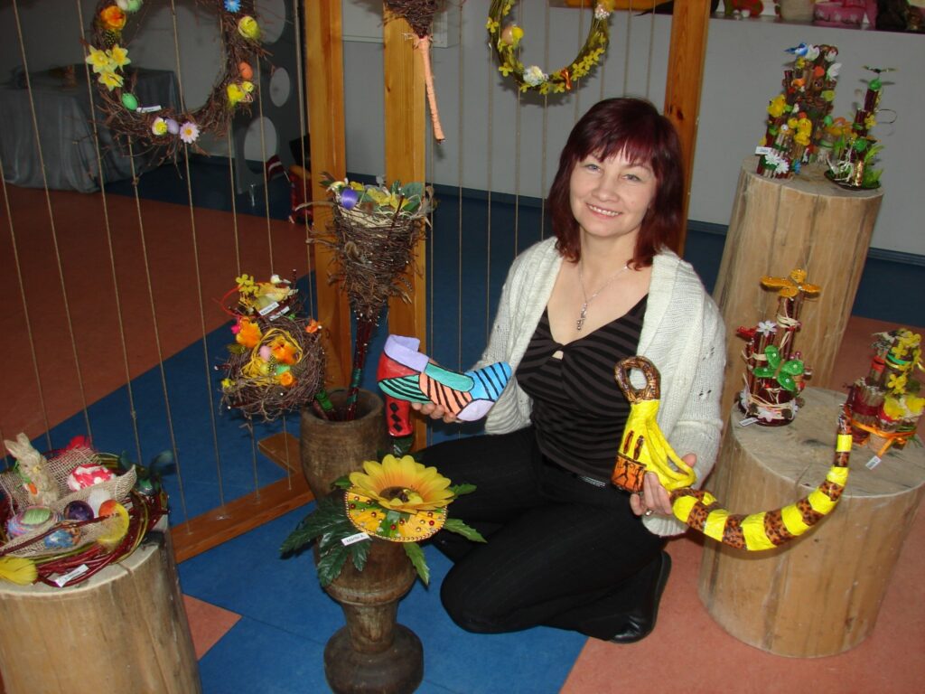 Pasākumu organizatore Zinaida Bērza cer, ka Smiltenes kultūras un sporta centrā atvērtā Lieldienu izstāde apmeklētājiem sniegs iedvesmu, labu garastāvokli un pavasara noskaņu. 
Autors: Sandra Pētersone