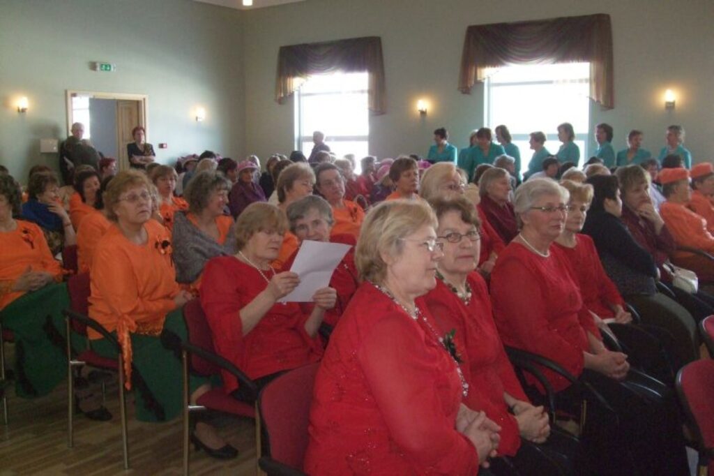 Senioru deju kopu dalībnieki jūtas labi, ka var satikties ar domubiedriem un kopīgi uzdejot.
Autors: No personīgā arhīva