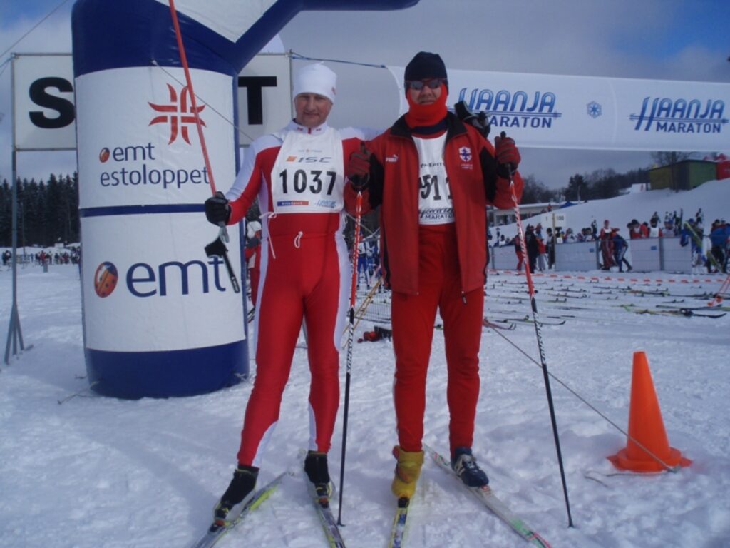 Ainars Mazurs (no kreisās) un Aivars Grinbergs turpina baudīt ziemu uz slēpēm.
Autors: No personīgā arhīva