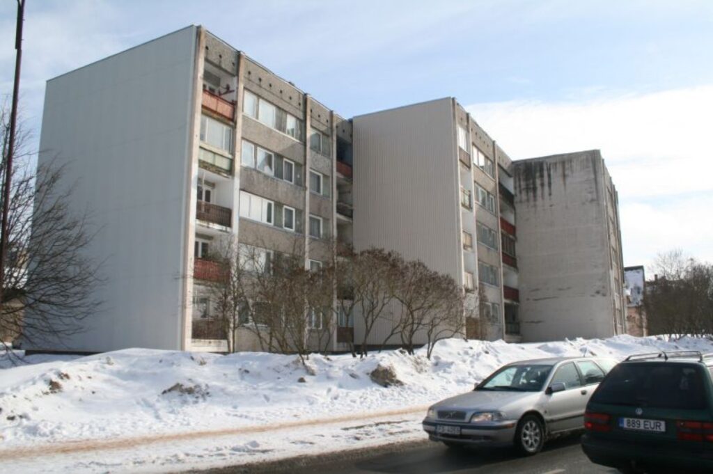 Dzīvojamā māja Ausekļa ielā 2 ir viena no nedaudzajām pilsētā daļēji siltinātām ēkām.
Autors: Aivars Zilbers