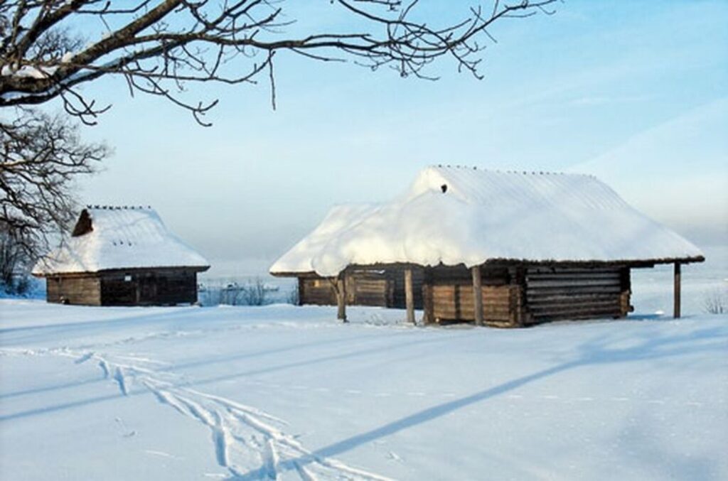 Tallinas Brīvdabas muzejā senās celtnes ietinušās baltā sniega villainē. Vēsturiskajām ēkām tā ļoti piestāv.
Autors: Vilnis Auzāns