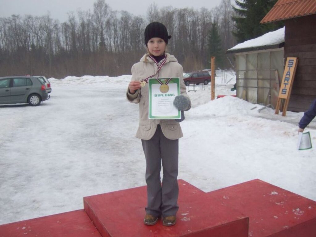 Latvijas orientēšanās čempionātā ar slēpēm S12 grupas vidējā distancē Elīna Skopāne izcīnīja zeltu.
Autors: No personīgā arhīva