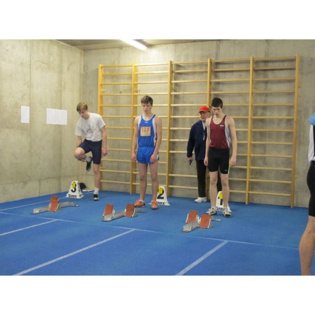 Valgas sporta hallē vakar notika divcīņas sacensības junioriem A un B grupā. Tajās piedalījās Valkas un Smiltenes novada skolu, kā arī Valmieras, Rūjienas un Valgas skolu vieglatlēti.
Autors: Aldis Dubļāns