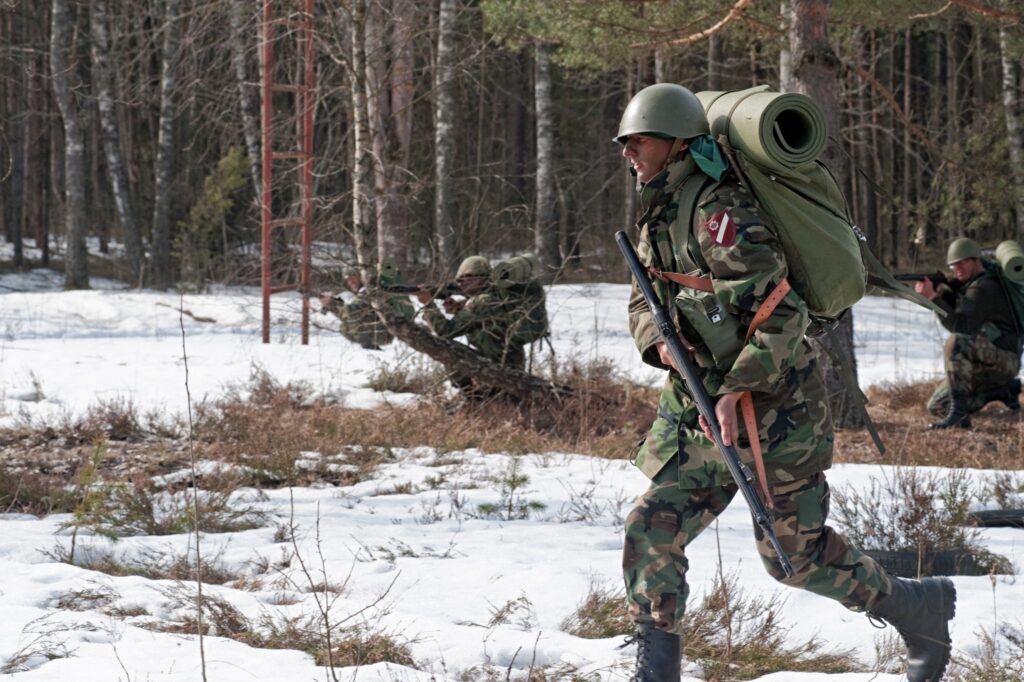 Sestdien, 17. aprīlī pie Niedrāja ezera un Slāžu pusē notiks zemessargu militārās mācības.
Autors: Aivars Siliņš