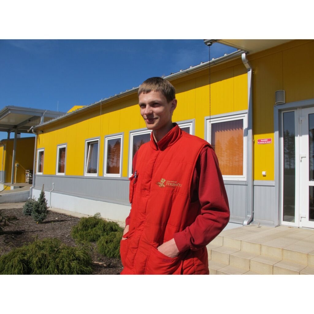 Strenču kokaudzētavā Trikātas pagastā. Pēc dekoratīvajiem stādiem pašlaik ir liels pieprasījums, turklāt pašlaik ir akcija četru veidu stādiem.
Autors: Aldis Dubļāns