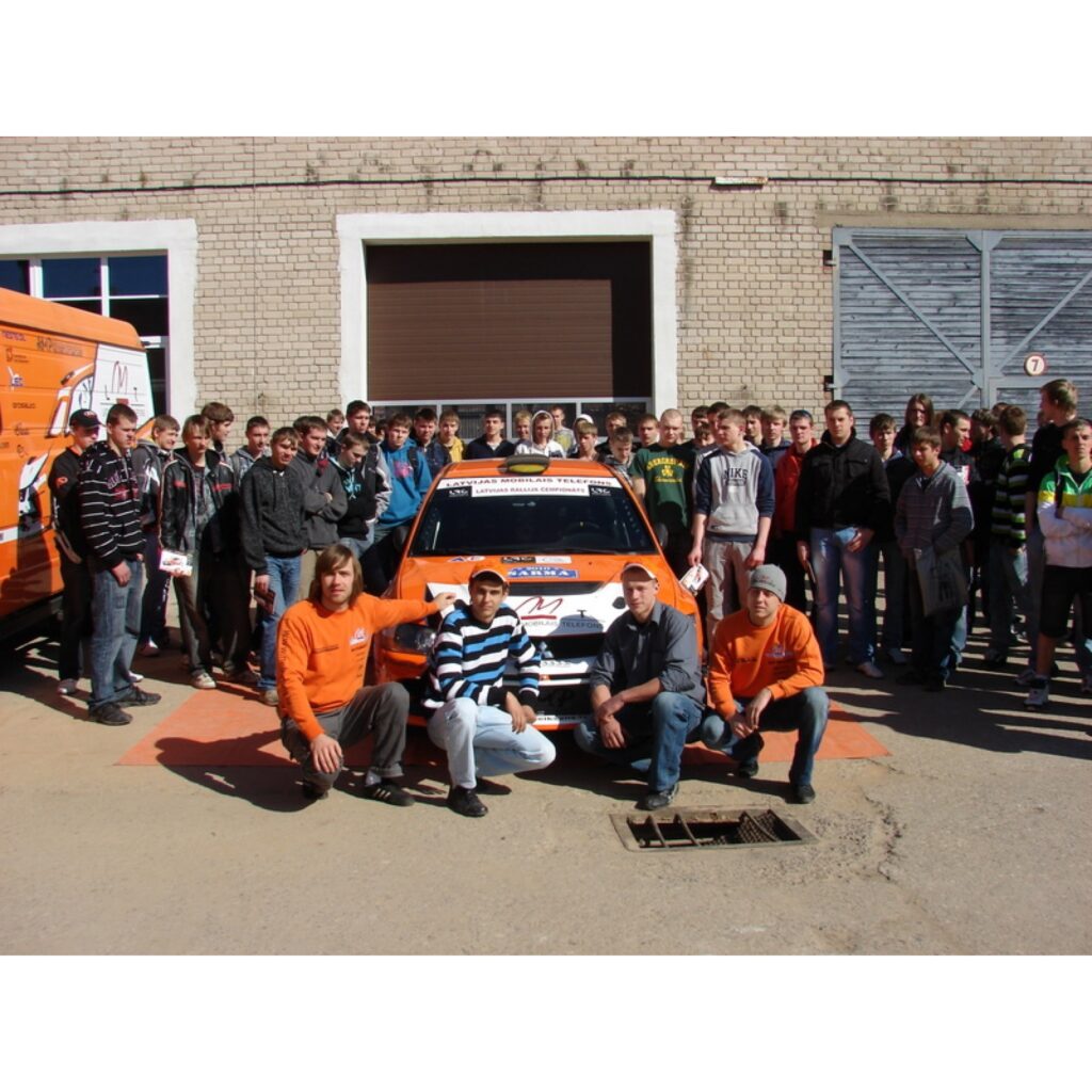 Ar lielu interesi Smiltenes Profesionālās vidusskolas audzēkņi un pedagogi sagaidīja 